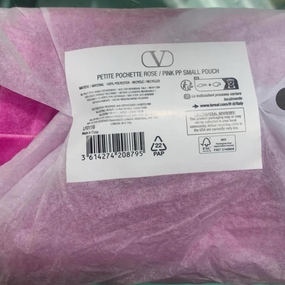 VALENTINO women’s small pink velvet soft make up bag wristlet brand new - Picture 3 of 3